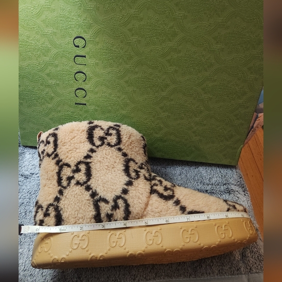 GUCCI Beige Black Sherpa Booties -Fits Size 8 or 8.5 - Mer Zuess Med GG Fab - Picture 5 of 17